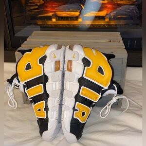 NWT Nike AIR Big-Kids Sz-5 Hot/Fun High Top Court Sneakers-🐝Colors🏀Sports/Action